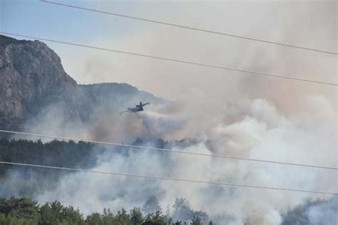 İ­z­m­i­r­­d­e­ ­O­r­m­a­n­ ­Y­a­n­g­ı­n­ı­n­a­ ­M­ü­d­a­h­a­l­e­ ­E­d­e­n­ ­H­e­l­i­k­o­p­t­e­r­ ­B­a­r­a­j­a­ ­D­ü­ş­t­ü­!­